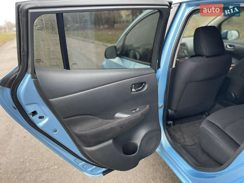 Хетчбек Nissan Leaf 2014 в Дніпрі