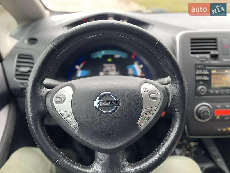 Хетчбек Nissan Leaf 2014 в Дніпрі