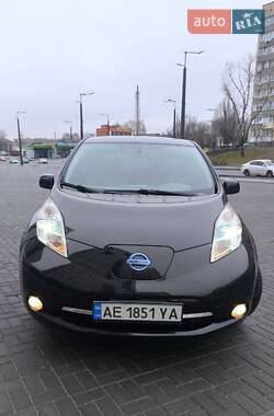 Хэтчбек Nissan Leaf 2015 в 