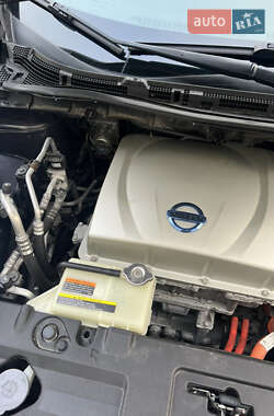 Хетчбек Nissan Leaf 2014 в 