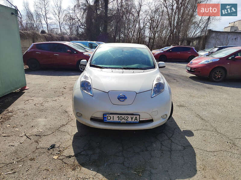 Хэтчбек Nissan Leaf 2014 в Днепре