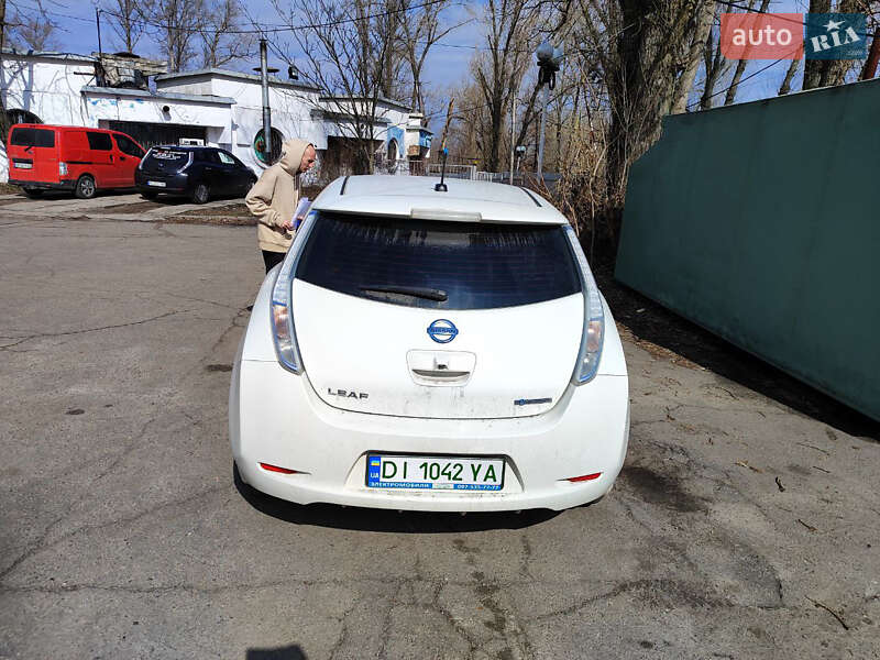 Хэтчбек Nissan Leaf 2014 в Днепре