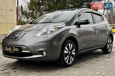 Хетчбек Nissan Leaf 2014 в Дніпрі