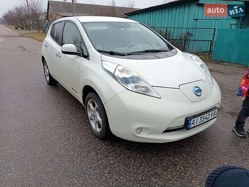Хэтчбек Nissan Leaf 2012 в Березане