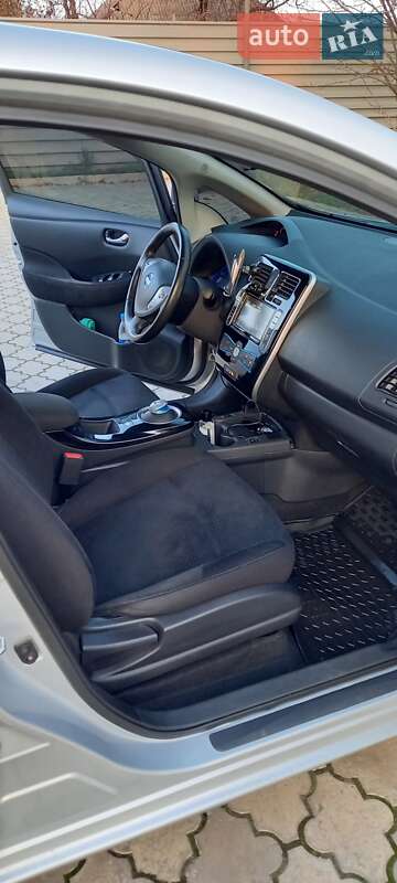 Хэтчбек Nissan Leaf 2016 в Павлограде