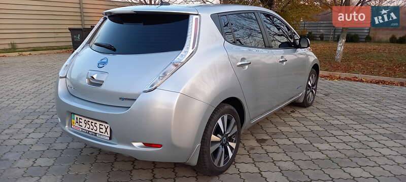 Хэтчбек Nissan Leaf 2016 в Павлограде