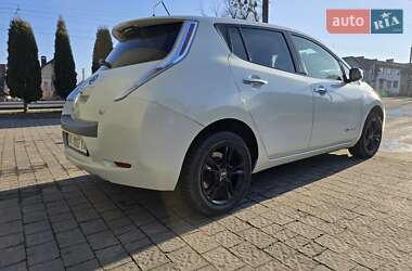 Хэтчбек Nissan Leaf 2012 в 
