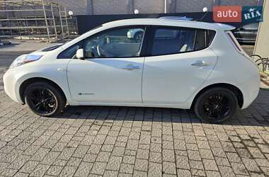 Хэтчбек Nissan Leaf 2012 в 