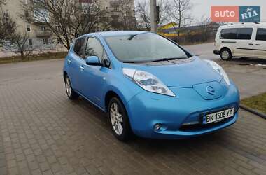 Хетчбек Nissan Leaf 2012 в Сарнах