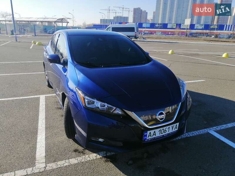 Хэтчбек Nissan Leaf 2017 в Киеве