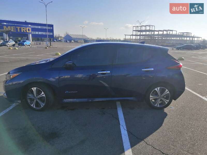 Хэтчбек Nissan Leaf 2017 в Киеве