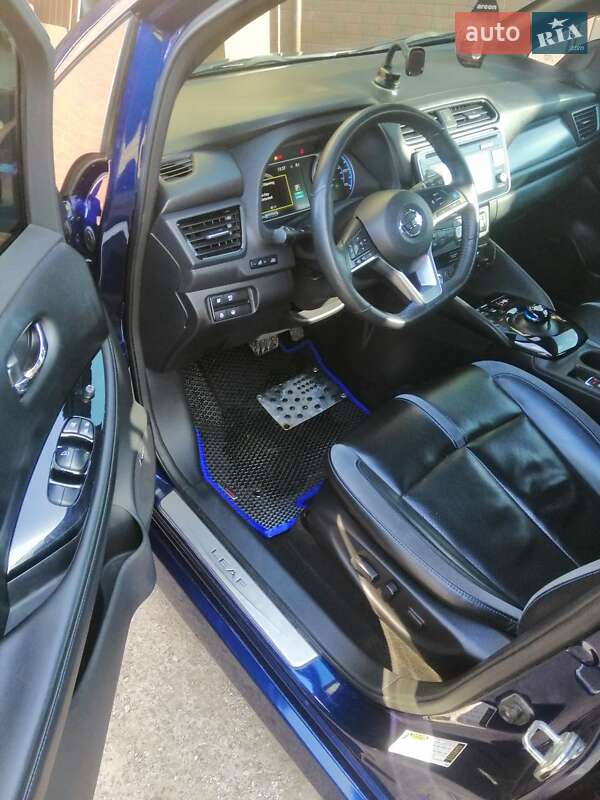 Хэтчбек Nissan Leaf 2017 в Киеве