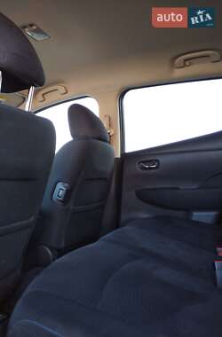 Хэтчбек Nissan Leaf 2014 в 