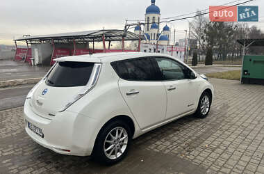 Хэтчбек Nissan Leaf 2017 в 