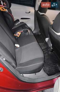 Хэтчбек Nissan Leaf 2011 в Козельце фото 7 Хэтчбек Nissan Leaf 2011 в Козельце