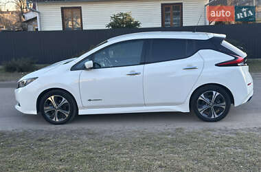 Хэтчбек Nissan Leaf 2019 в 