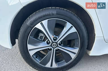 Хэтчбек Nissan Leaf 2019 в 