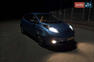 Хетчбек Nissan Leaf 2013 в 