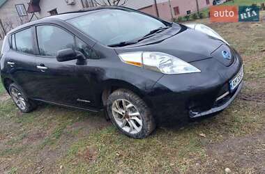 Хэтчбек Nissan Leaf 2015 в 