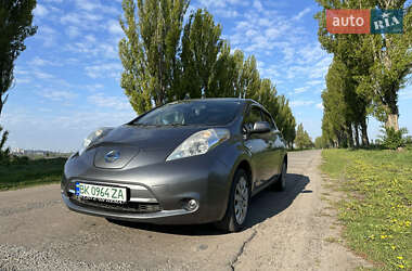 Хэтчбек Nissan Leaf 2015 в Ровно