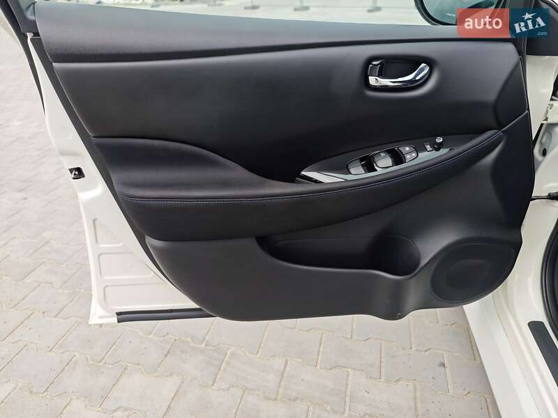 Хэтчбек Nissan Leaf 2020 в Дубно