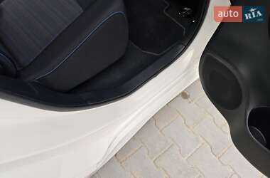 Хетчбек Nissan Leaf 2020 в 