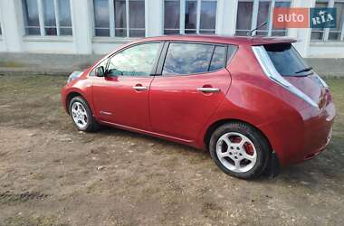 Хэтчбек Nissan Leaf 2012 в 