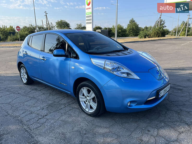 Хетчбек Nissan Leaf 2011 в Полтаві