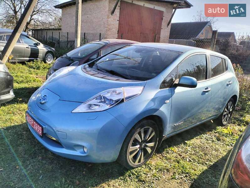 Хэтчбек Nissan Leaf 2015 в 