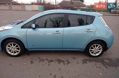 Хэтчбек Nissan Leaf 2015 в 
