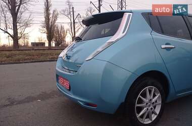 Хэтчбек Nissan Leaf 2015 в 