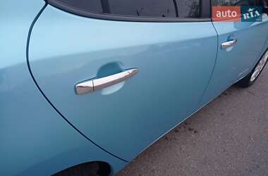 Хэтчбек Nissan Leaf 2015 в 