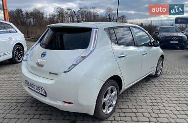 Хэтчбек Nissan Leaf 2011 в 