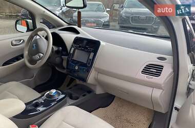Хэтчбек Nissan Leaf 2011 в 