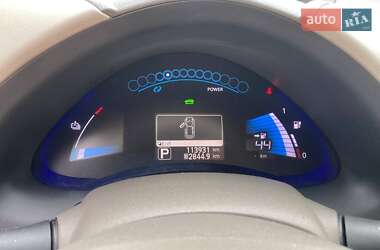 Хэтчбек Nissan Leaf 2011 в 