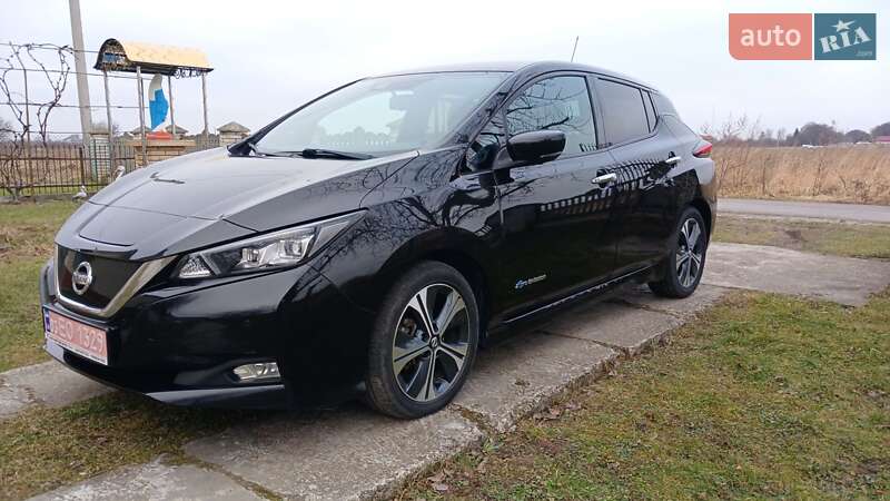 Хэтчбек Nissan Leaf 2019 в 