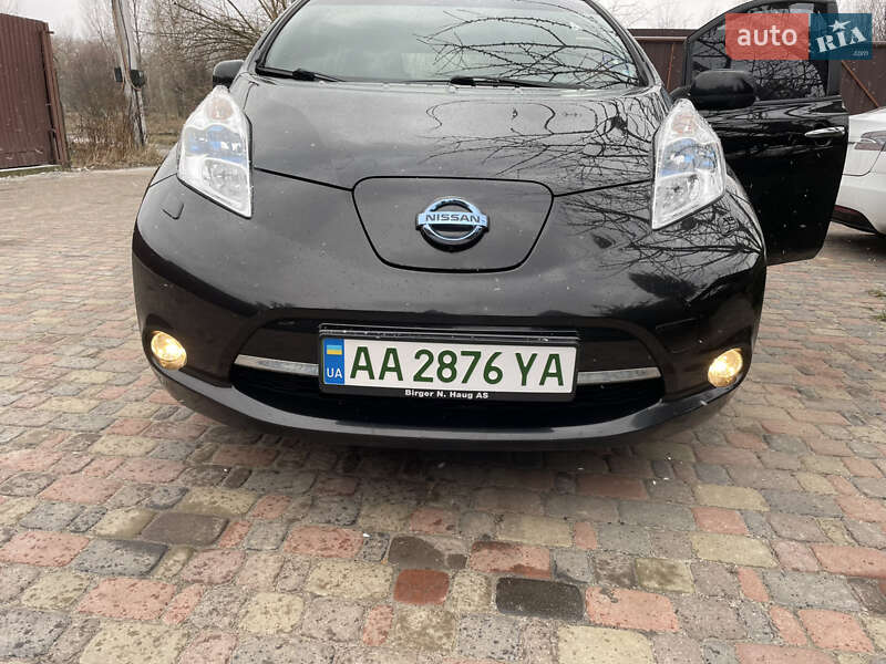 Хэтчбек Nissan Leaf 2016 в 