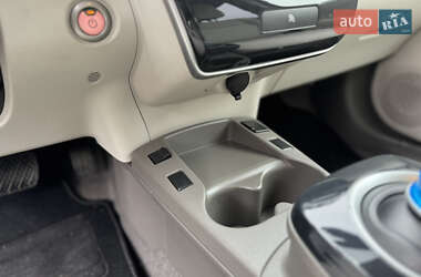 Хэтчбек Nissan Leaf 2012 в 