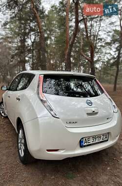 Хетчбек Nissan Leaf 2014 в Дніпрі