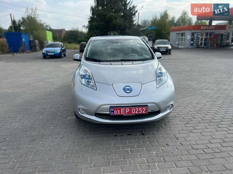 Хэтчбек Nissan Leaf 2012 в 