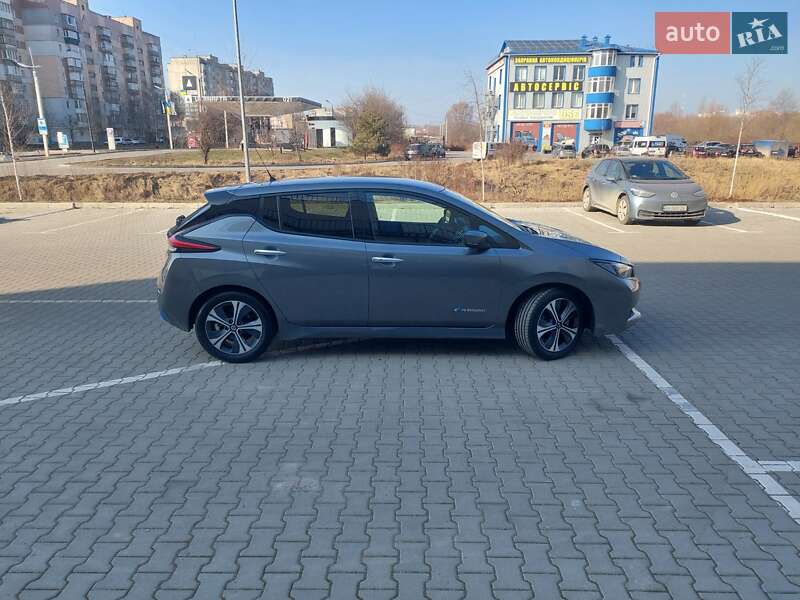 Хэтчбек Nissan Leaf 2020 в 