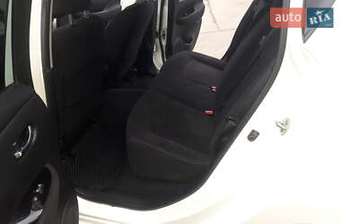 Хэтчбек Nissan Leaf 2016 в 