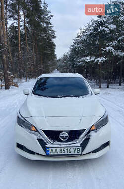 Хэтчбек Nissan Leaf 2022 в 