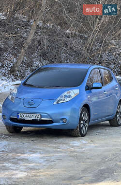 Хэтчбек Nissan Leaf 2013 в Васищево