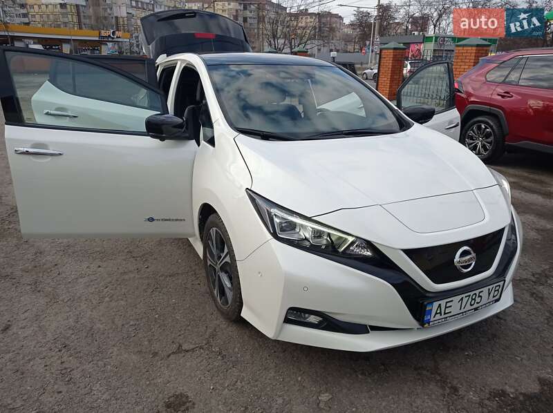 Хетчбек Nissan Leaf 2018 в Дніпрі