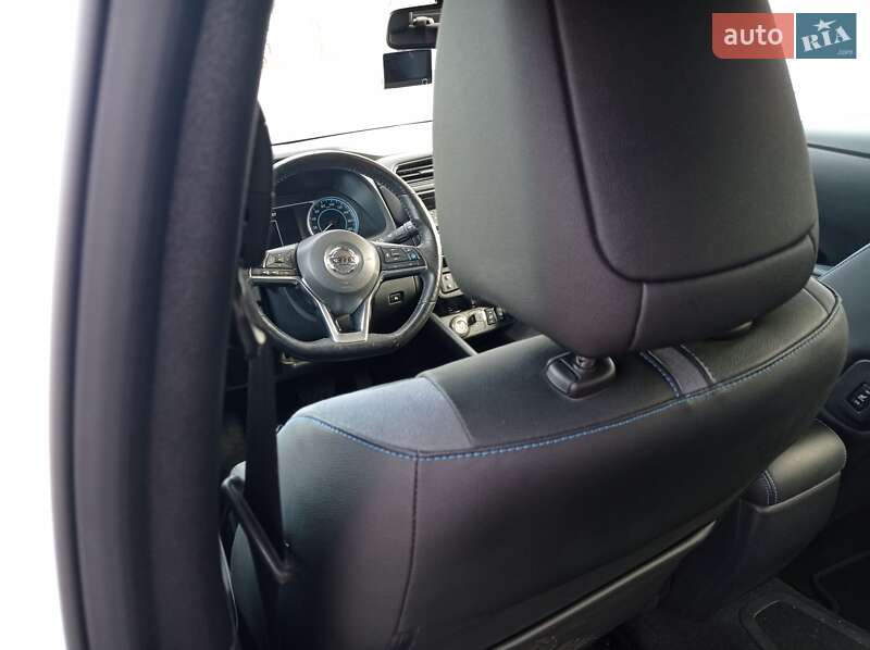 Хетчбек Nissan Leaf 2018 в Дніпрі