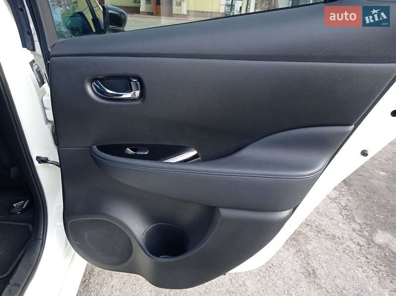 Хетчбек Nissan Leaf 2018 в Дніпрі