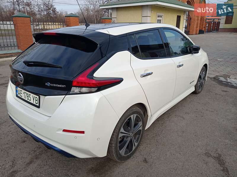 Хетчбек Nissan Leaf 2018 в Дніпрі