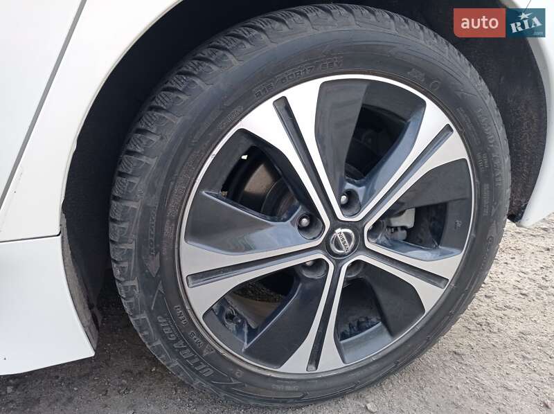 Хетчбек Nissan Leaf 2018 в Дніпрі