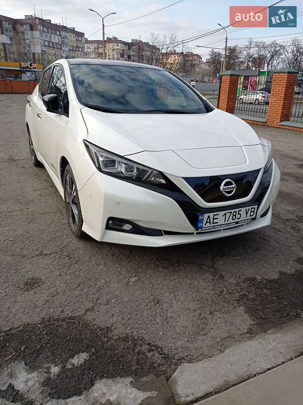 Хетчбек Nissan Leaf 2018 в Дніпрі